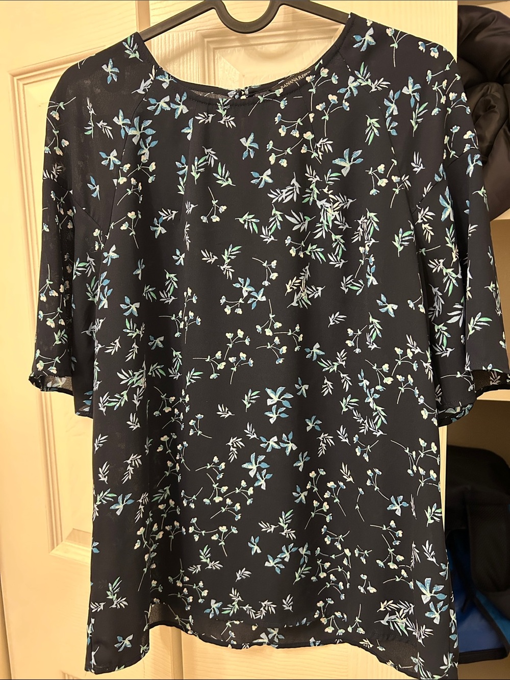 Banana Republic Navy Floral Short Sleeve Blouse